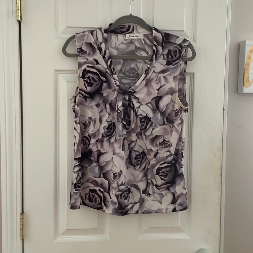 A cute & comfortable professional top. Good condition. Easy to wash & dry.